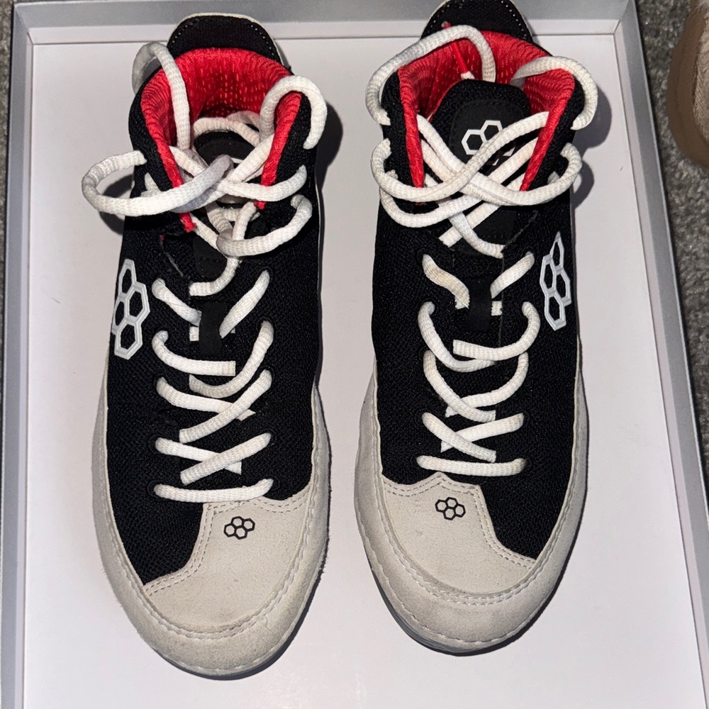 Stylish Black and Red Athletic Shoes Wrestling Shoes